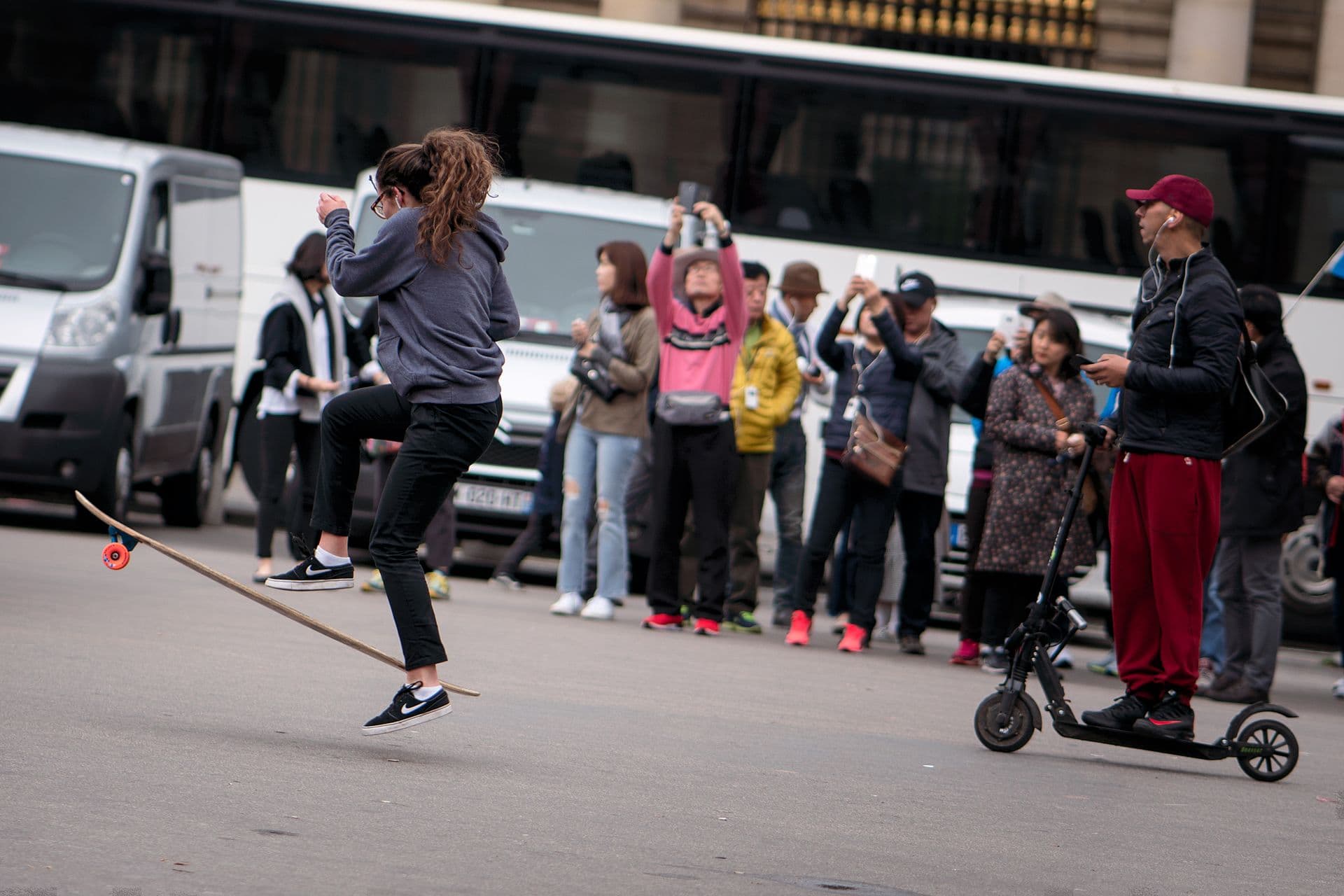 Longboard per le strade di Lisbona